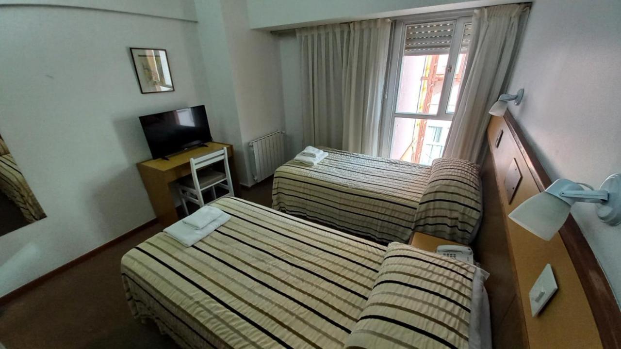 פוארטו מדרין Costanera Hotel מראה חיצוני תמונה