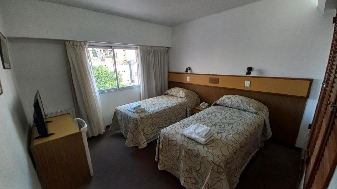 פוארטו מדרין Costanera Hotel מראה חיצוני תמונה