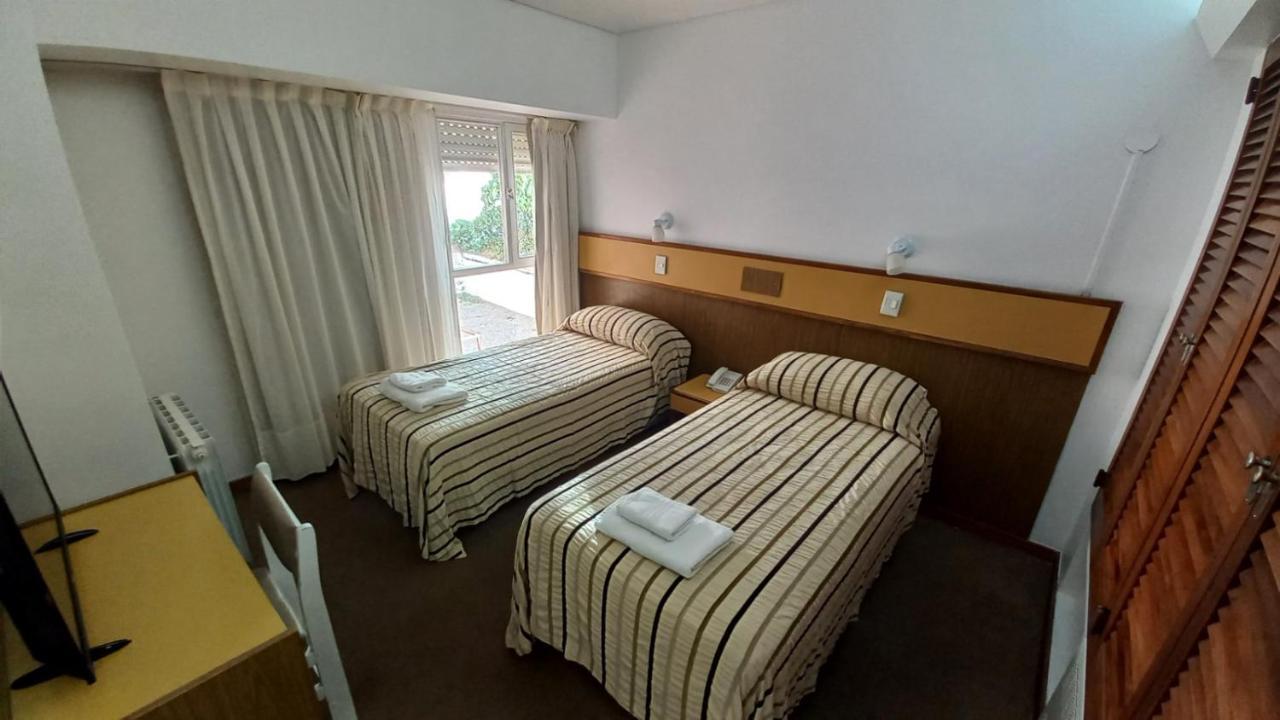 פוארטו מדרין Costanera Hotel מראה חיצוני תמונה