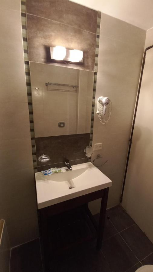 פוארטו מדרין Costanera Hotel מראה חיצוני תמונה