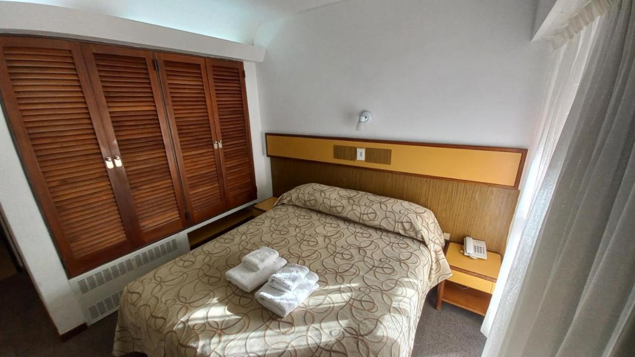 פוארטו מדרין Costanera Hotel מראה חיצוני תמונה
