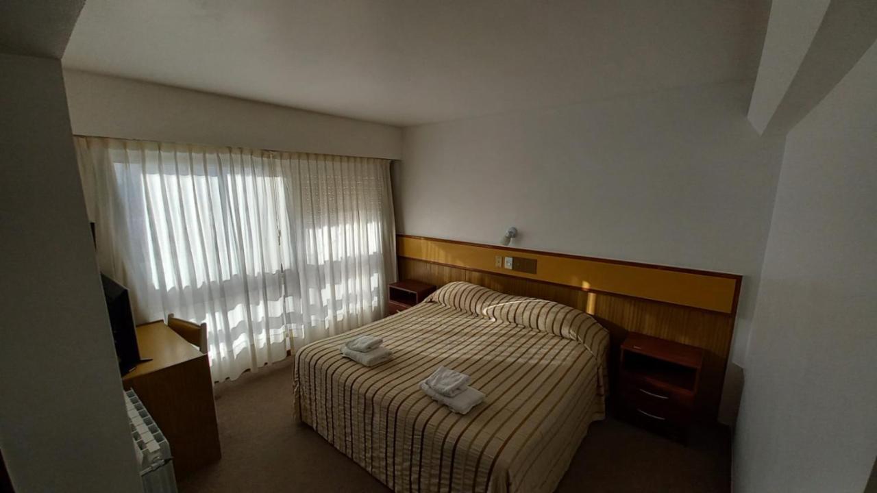 פוארטו מדרין Costanera Hotel מראה חיצוני תמונה