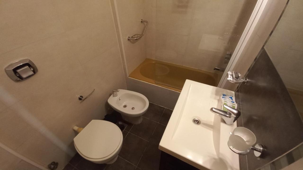 פוארטו מדרין Costanera Hotel מראה חיצוני תמונה