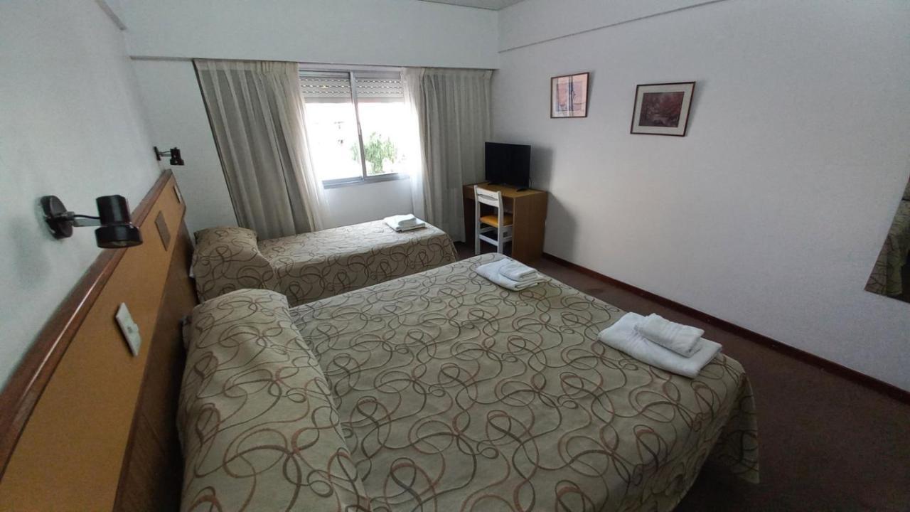 פוארטו מדרין Costanera Hotel מראה חיצוני תמונה