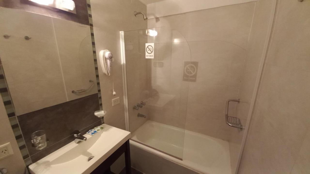 פוארטו מדרין Costanera Hotel מראה חיצוני תמונה