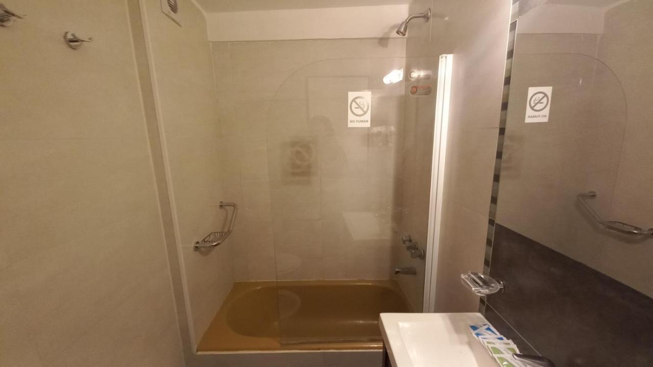 פוארטו מדרין Costanera Hotel מראה חיצוני תמונה