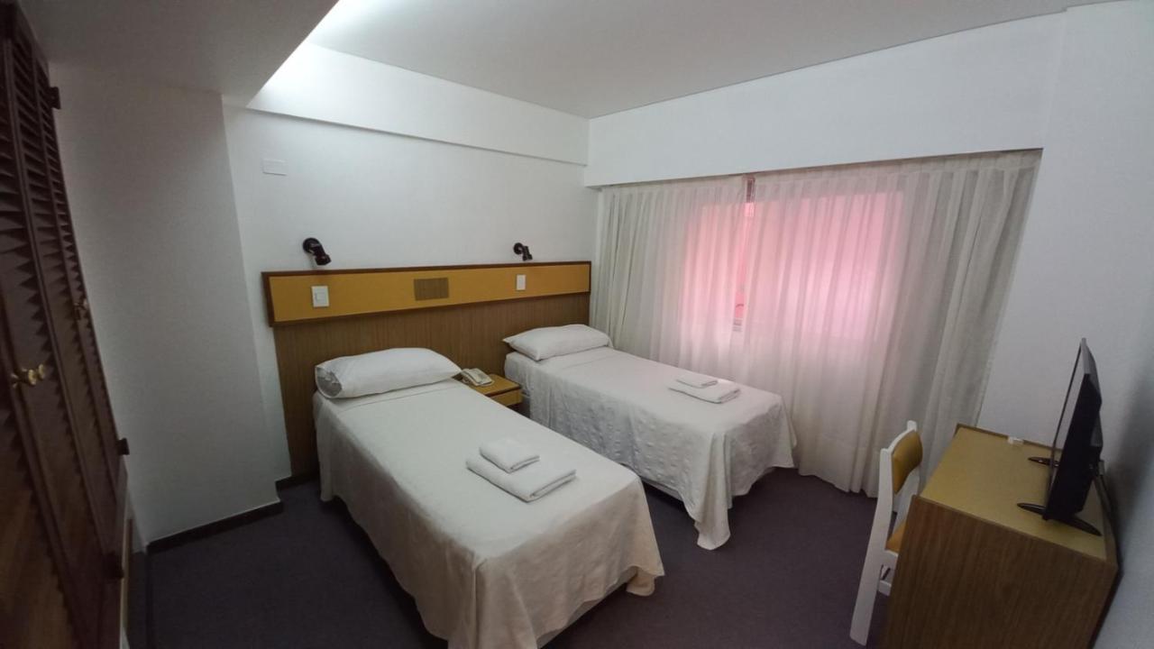 פוארטו מדרין Costanera Hotel מראה חיצוני תמונה
