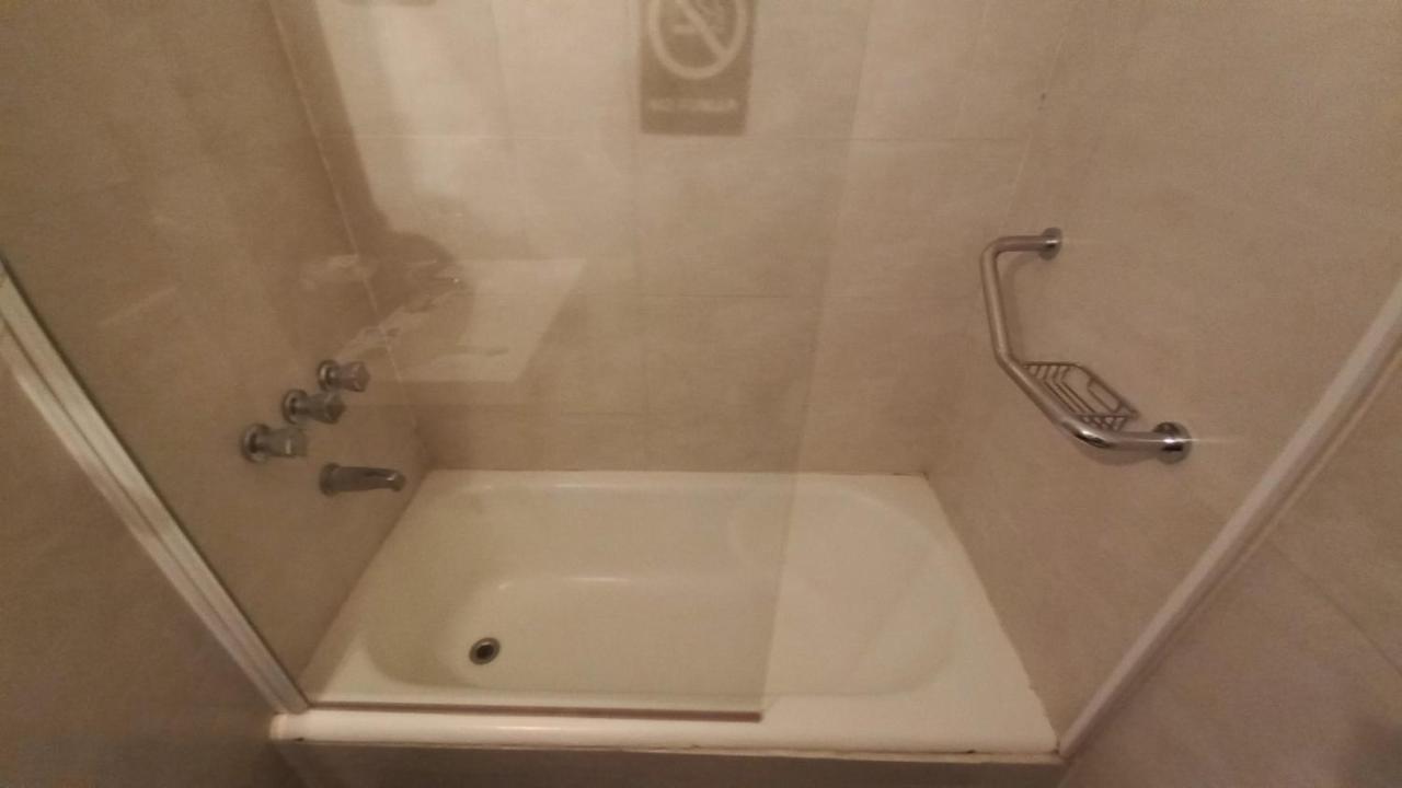 פוארטו מדרין Costanera Hotel מראה חיצוני תמונה